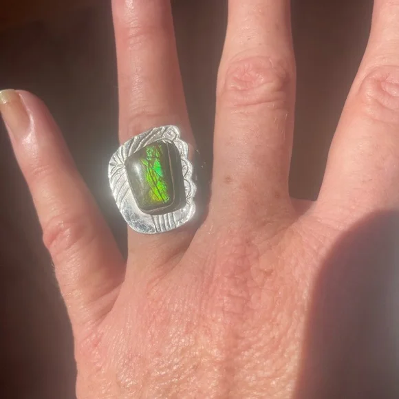 Navajo Handmade; Canadian Ammolite & 925 Silver Ring - Picture 1 of 5